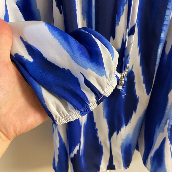 Chico’s blouse watercolors split v neck pop over Large - Picture 6 of 8